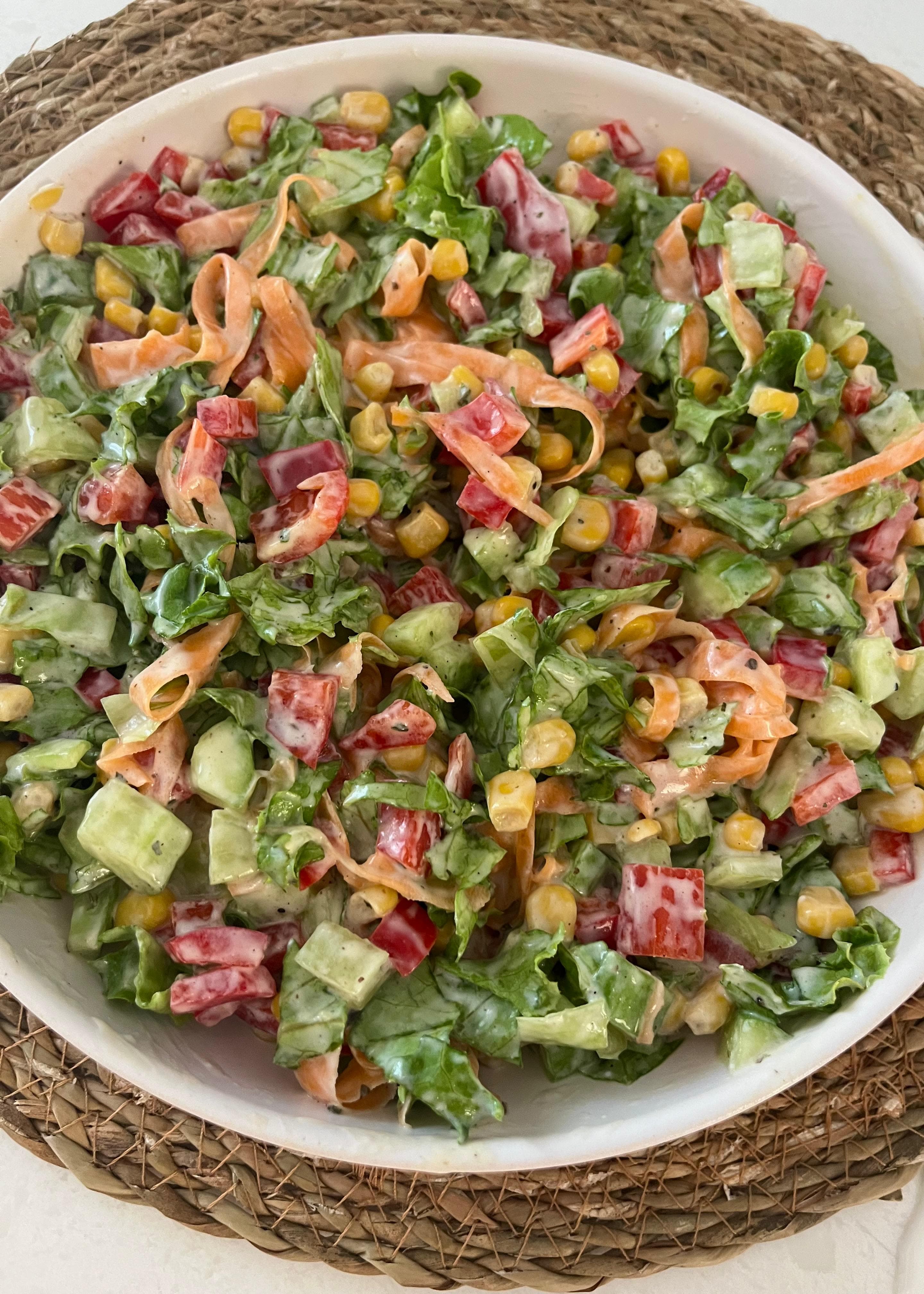 Yoğurtlu Bahar Salatası